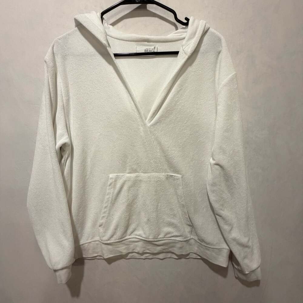 Barefoot Dreams Beach CozyChic Lite Crossover Hoodie in White